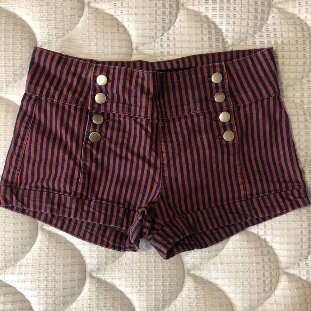 Stripped high wasted shorts